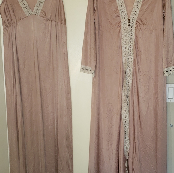 Blush Pink Satin Nightgown With Robe Set Size Medium - Picture 6 of 11
